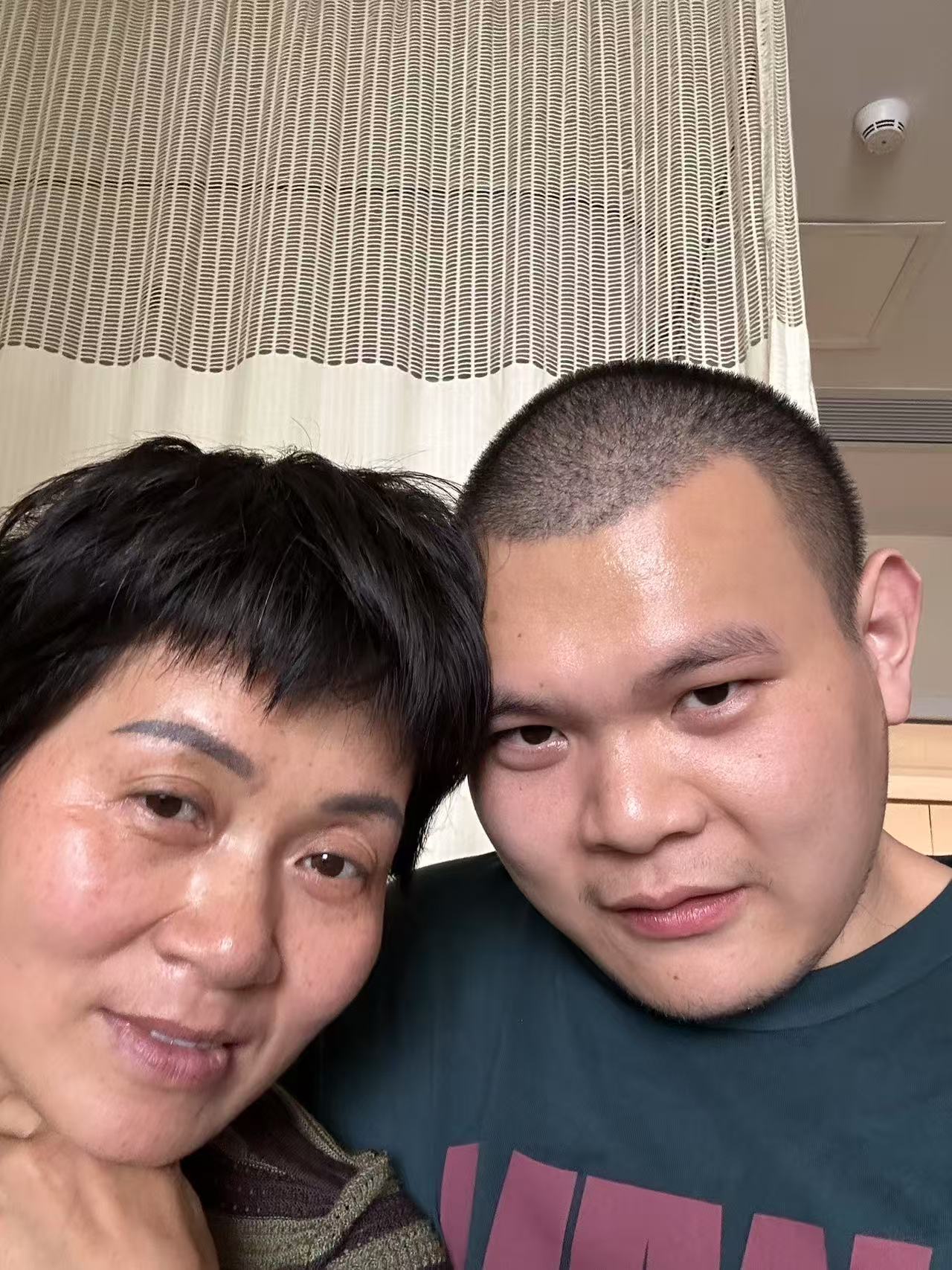 妈妈病后与我的合照